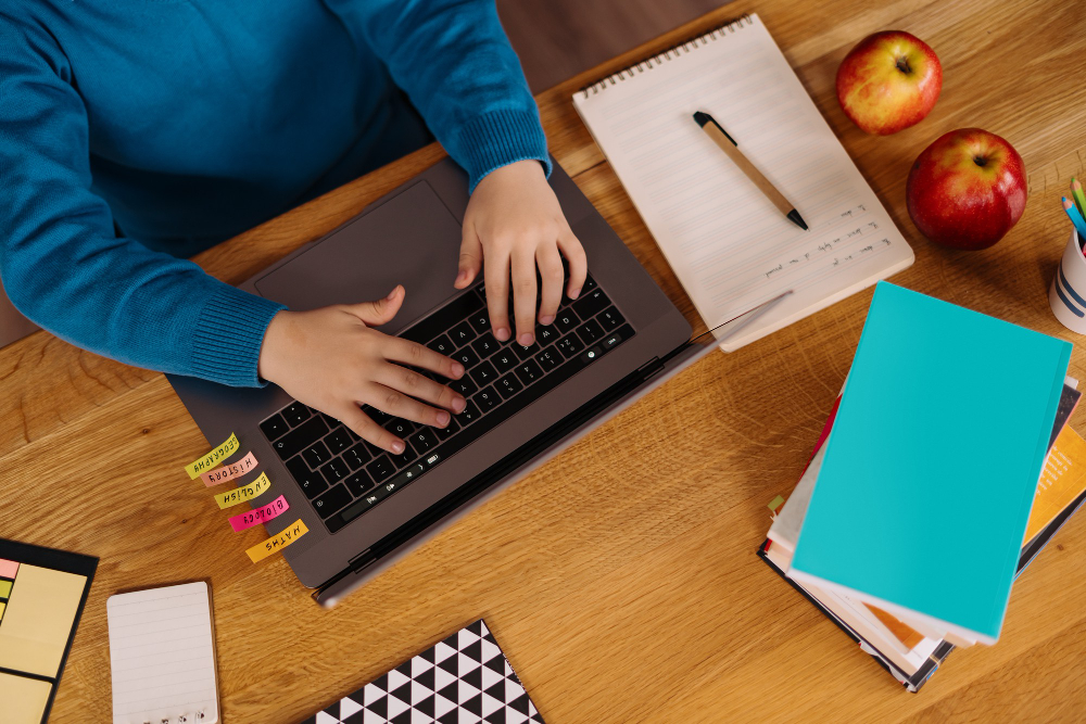 work while studying in the uk